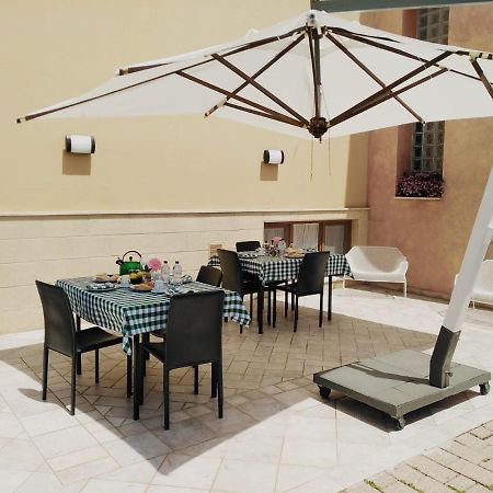 The Holiday House Hotel Santeramo in Colle Bagian luar foto