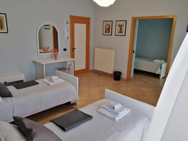 The Holiday House Hotel Santeramo in Colle Bagian luar foto