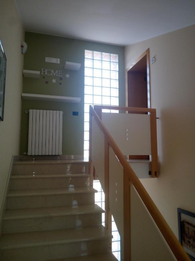 The Holiday House Hotel Santeramo in Colle Bagian luar foto