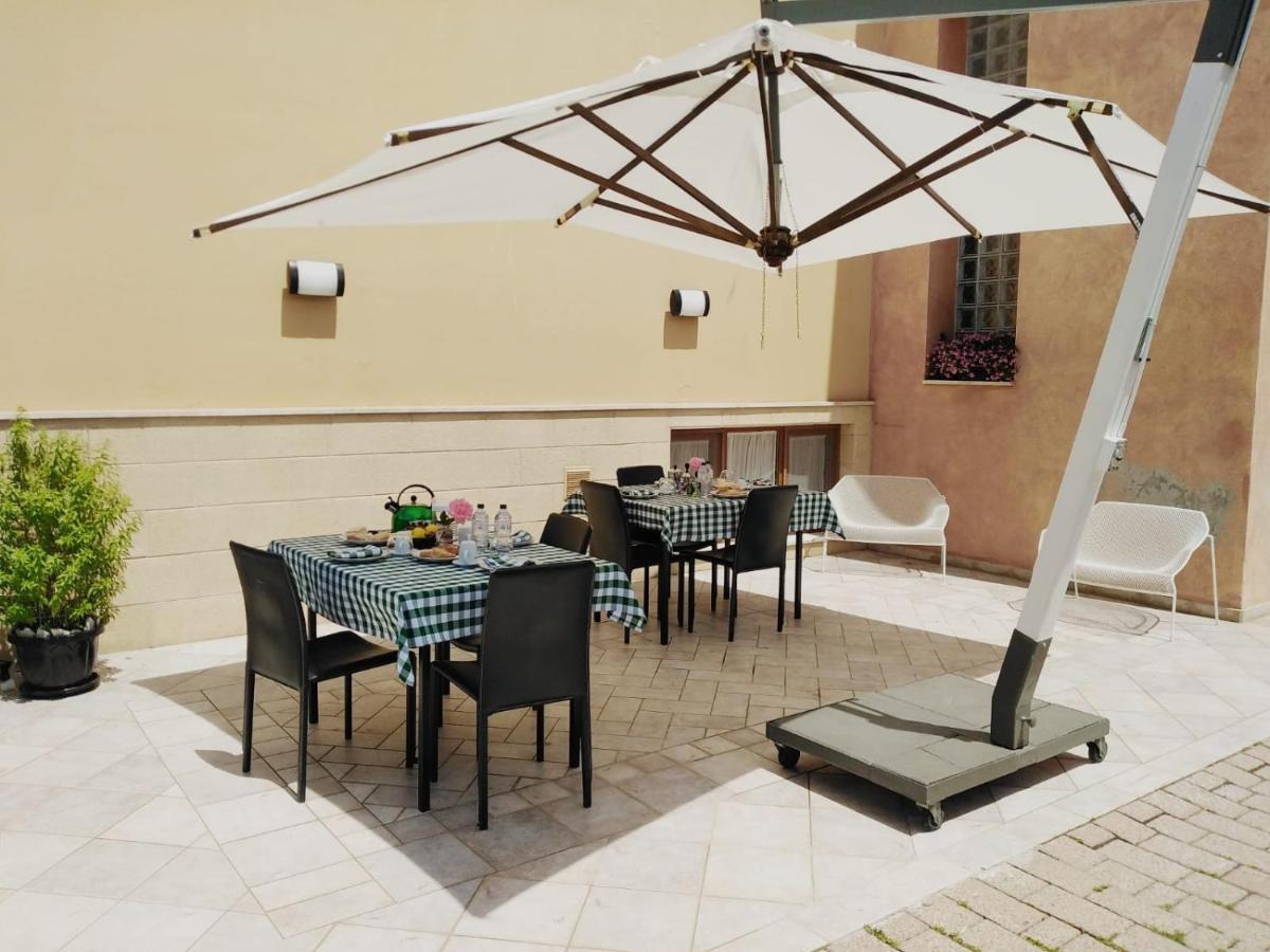 The Holiday House Hotel Santeramo in Colle Bagian luar foto