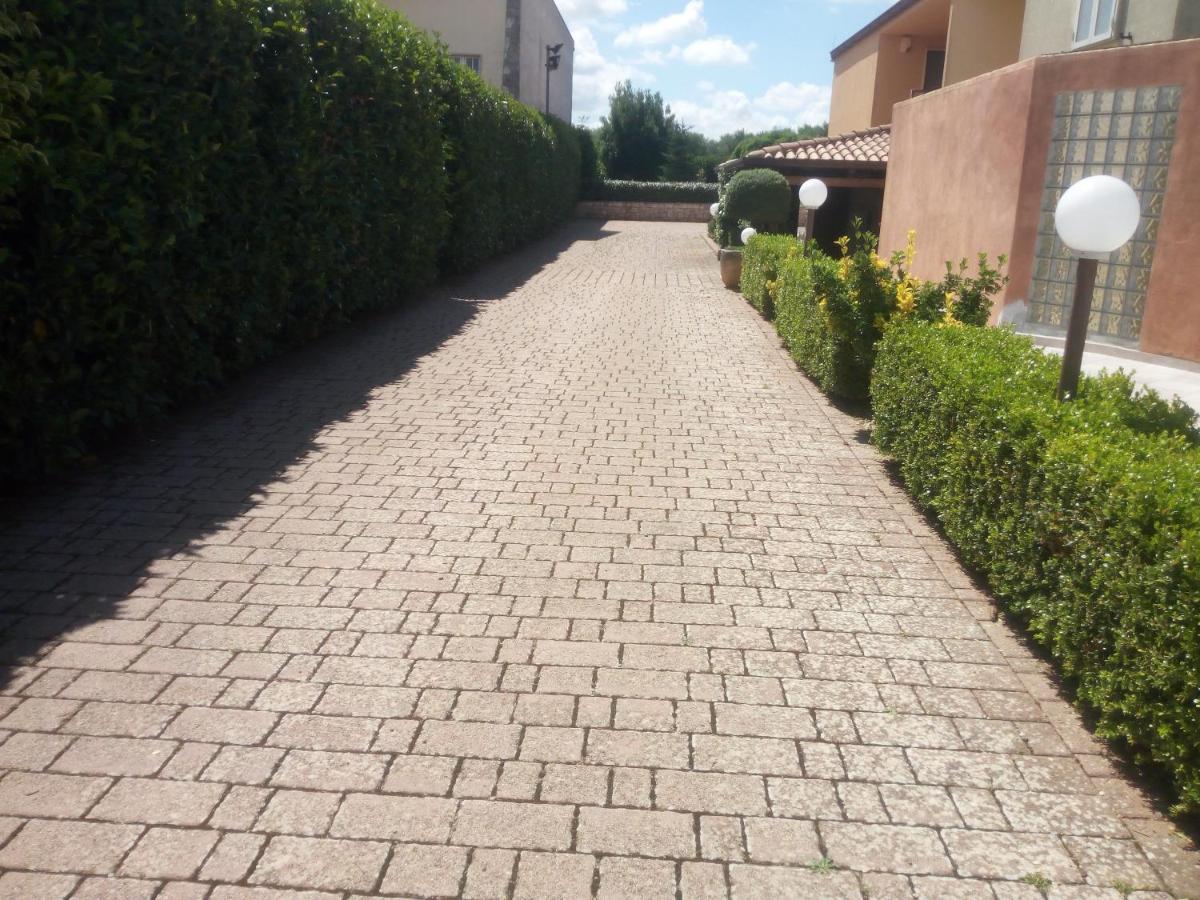 The Holiday House Hotel Santeramo in Colle Bagian luar foto