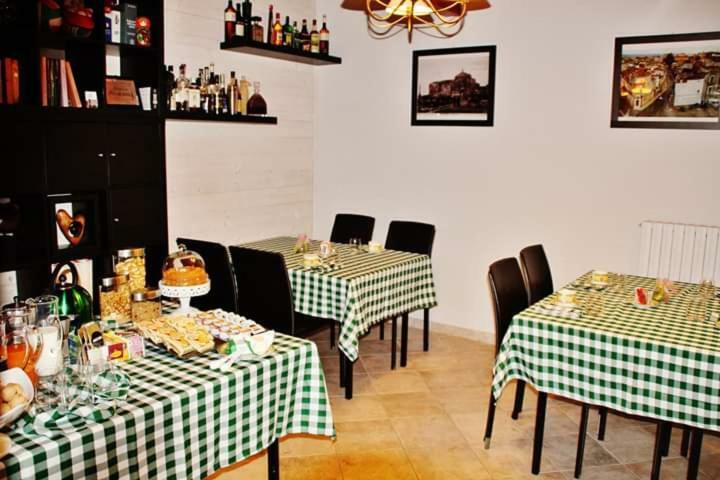 The Holiday House Hotel Santeramo in Colle Bagian luar foto