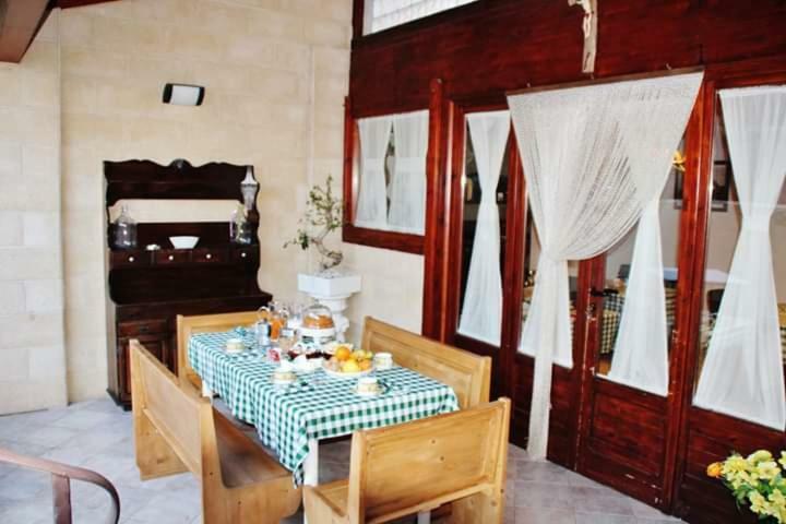 The Holiday House Hotel Santeramo in Colle Bagian luar foto