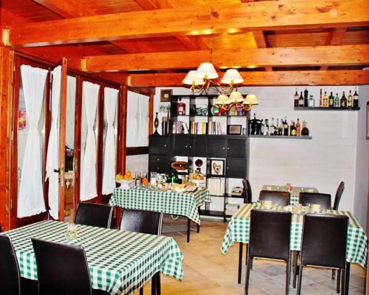 The Holiday House Hotel Santeramo in Colle Bagian luar foto