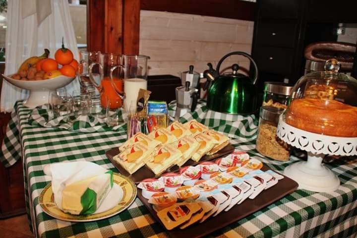 The Holiday House Hotel Santeramo in Colle Bagian luar foto